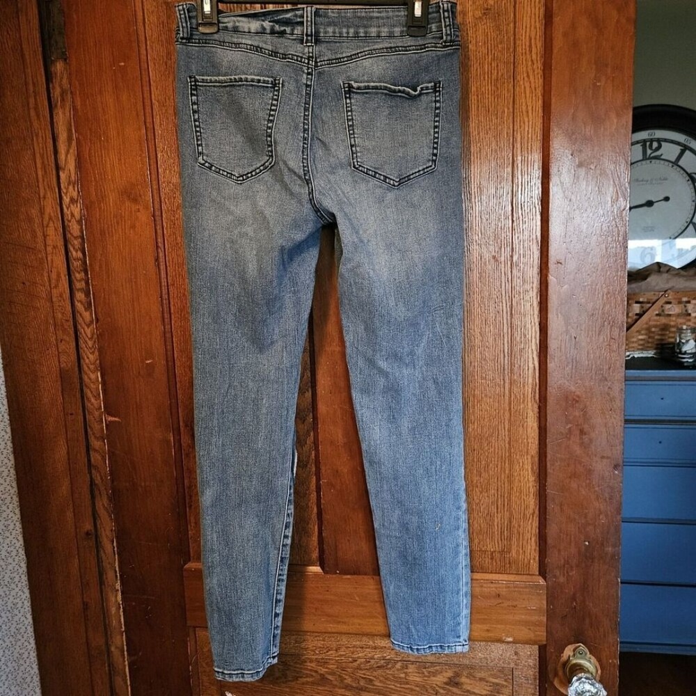 Signature Studio Light Wash Ripped Mom Jeans Women's Size 6 High Rise 27×28